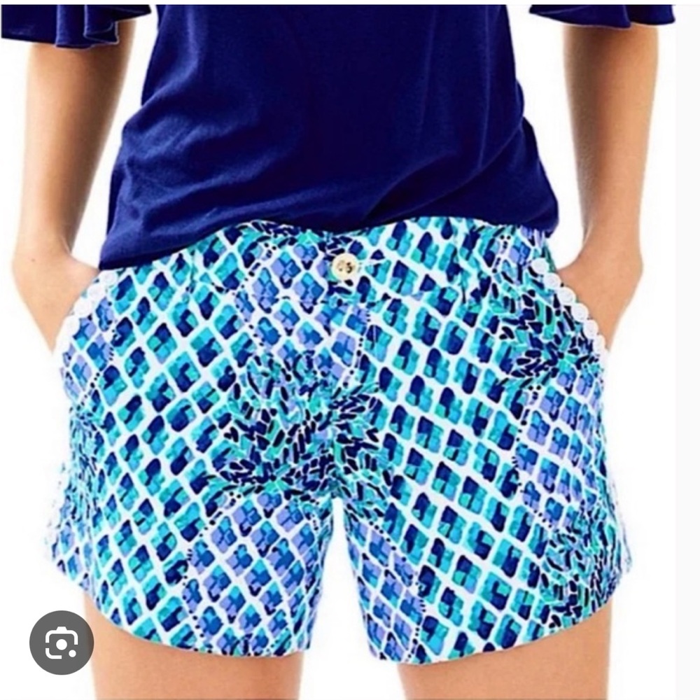Lilly Pulitzer Callahan Blue Teal Pineapple Shorts
Size: 2